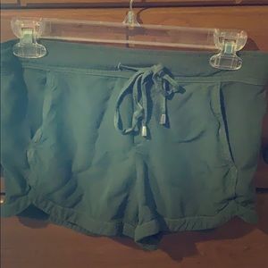 Gently worn Splendid  Hunter green rayon  shorts